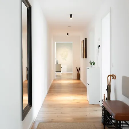 Lamiacasa 2 Balconies Private Parking * טובינגן